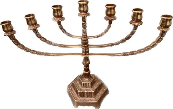 Menora, žvakidė bronzinė 7 šakų. MALM. GNOSJO. Svoris 2 kg. Kaina 68