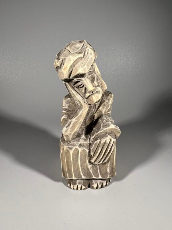 Rūpintojėlis medinis, drožinėtas. Aukštis 12 cm. Kaina 28