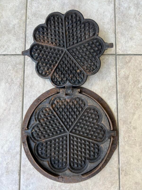 Keptuvė čirvinių blynų špižinė (ketaus), vartoma. Kaina 68