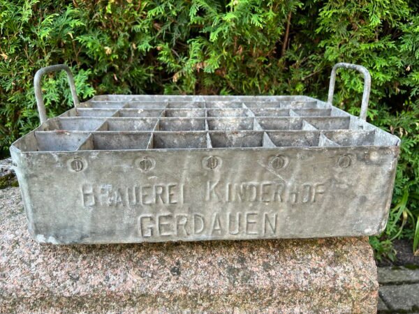 Alaus dėžė antikvarinė, skardinė, tarpukario laikų Brauerei Kinderhof Gerdauen (Gerdauen. Konigsberg. Ost  Preussen). Rytų Prūsija. Kaina 93