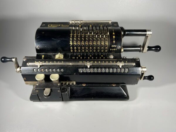 Aritmometras, skaičiuotuvas antikvarinis ORIGINAL ODHNER. Made in Sweden. 1935-1945 m. Kaina 93