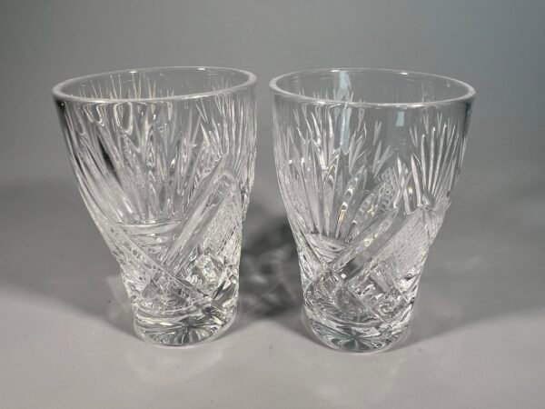 Stikliukas, taurelė krištolinė, tarybinių laikų. Talpa 80 ml. Aukštis 7 cm. 4 vnt. Kaina 12 už visus