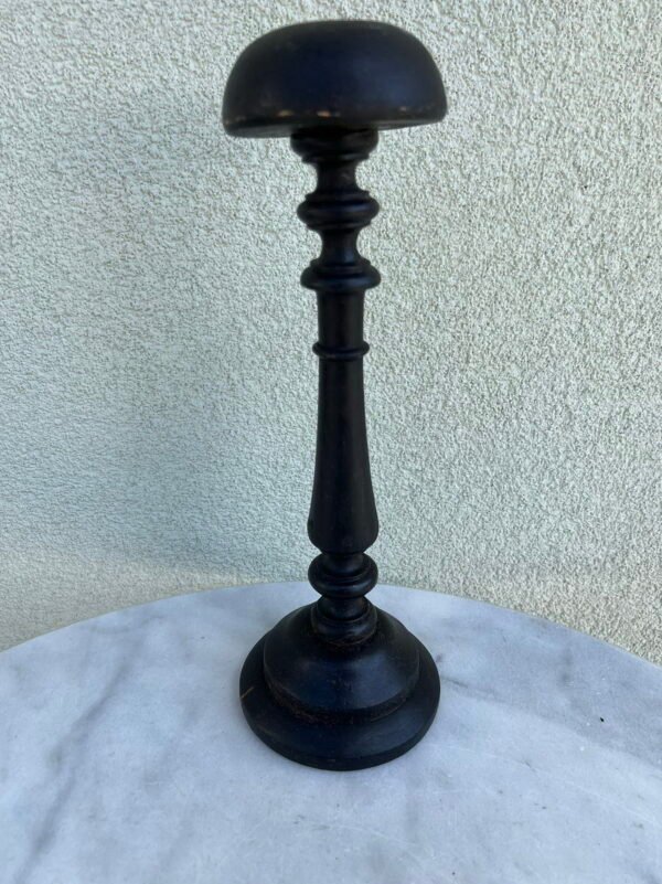 Skrybėlių, kepurių stovas, medinis, antikvarinis, prancūziškas. Kaina 43