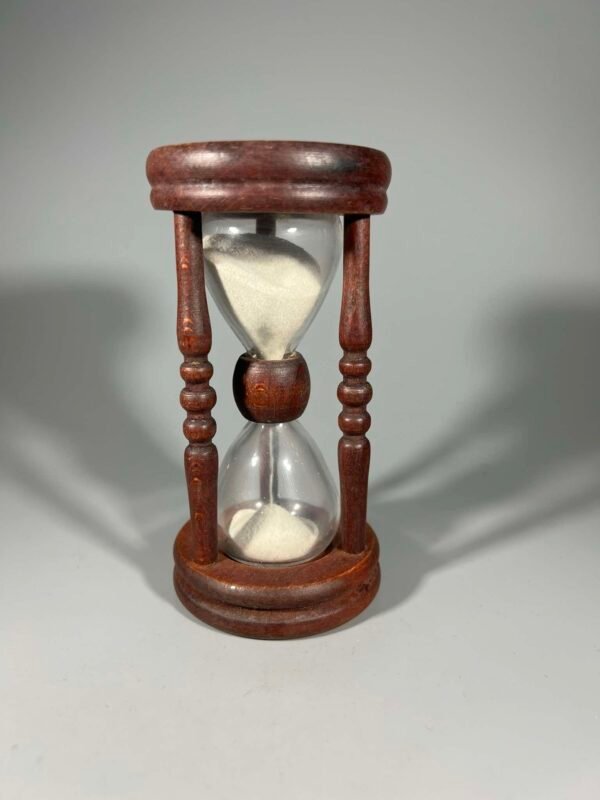 Smėlio laikrodis medinis. Kaina 33