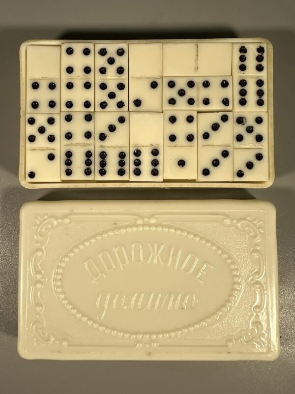 Domino kelioniniai, plastmasiniai sovietiniai, tarybinių laikų. Kaina 23