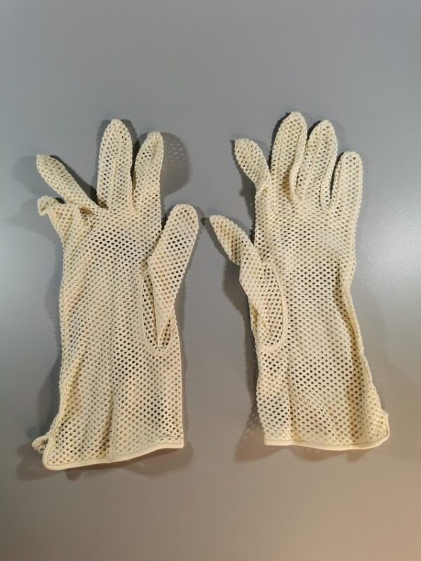 Pirštinės vintažinės, antikvarinio stiliaus. Kaina 18