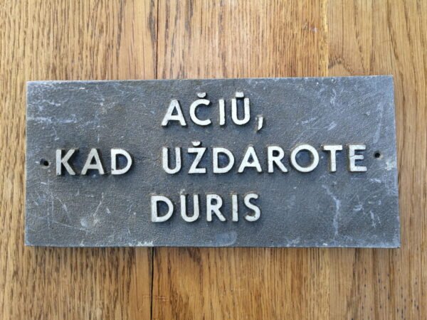 Iškaba, lentelė AČIŪ, KAD UŽDAROTE DURIS aliuminė, sovietinė, tarybinių laikų. Originalas. Kaina 46