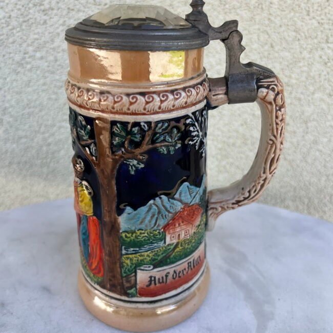 Alaus-bokalas-stikliniu-dangteliu-vokiskas-muzikantas201.jpg Alaus-bokalas-stikliniu-dangteliu-vokiskas-muzikantas201.jpg