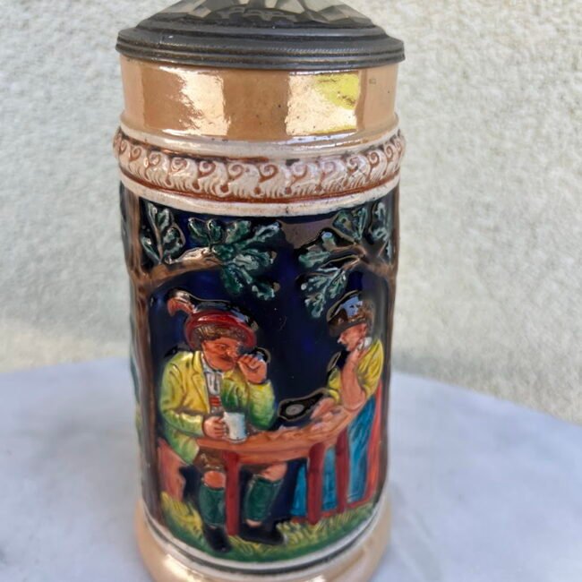 Alaus-bokalas-stikliniu-dangteliu-vokiskas-muzikantas202.jpg Alaus-bokalas-stikliniu-dangteliu-vokiskas-muzikantas202.jpg