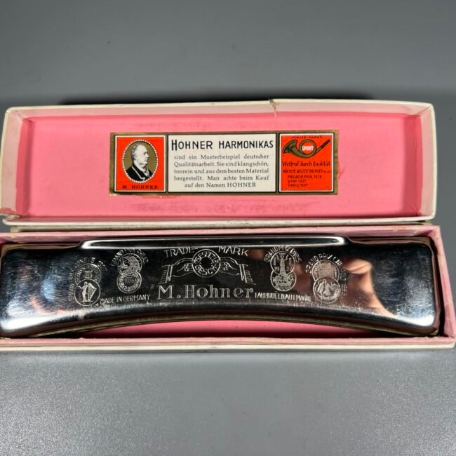 Armonikele-Hohner-dezuteje-antikvar202.jpg