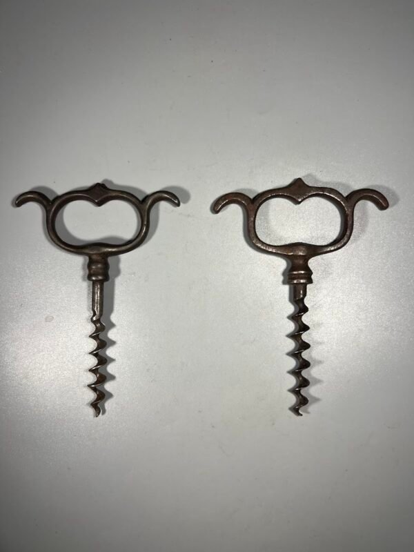 Kamščiatraukis, atidarytuvas vyno buteliui antikvarinis, tvirtas, prancūziškas. LIKO TIK PIRMASIS. Kaina 26