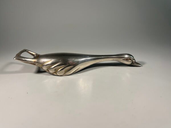 Atidarytuvas gulbės formos tvirtas. Kaina 28