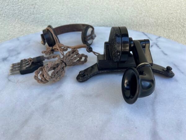 Telefono operatoriaus ausinės su krūtinės siųstuvu, antikvarinės, prancūziškos. 1946 m. Kaina 78