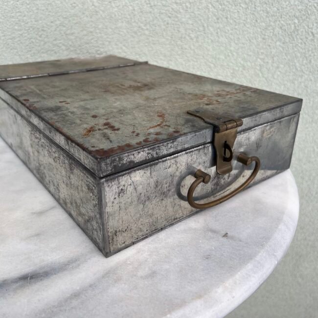 Banko-seifi-dezute-antikvarine-metaline201.jpg Banko-seifi-dezute-antikvarine-metaline201.jpg