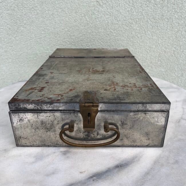 Banko-seifi-dezute-antikvarine-metaline202.jpg Banko-seifi-dezute-antikvarine-metaline202.jpg