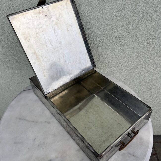 Banko-seifi-dezute-antikvarine-metaline203.jpg Banko-seifi-dezute-antikvarine-metaline203.jpg