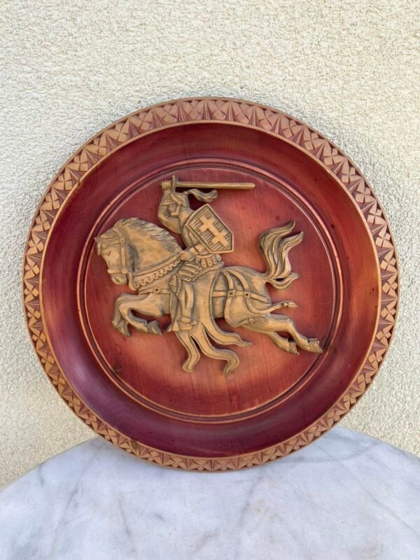 Bareljefas Vytis, medinis, drožinėtas liaudies meistro. 1989 m. Skersmuo 35 cm. Kaina 213