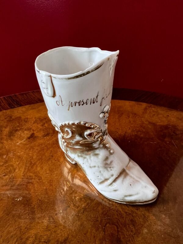 Batas mini, porcelianinis, antikvarinis. Germany. Ilgis 11, aukštis 12 cm. Kaina 28