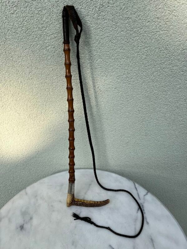 Botagas, bizūnas, rimbas antikvarinis, medžioklės, angliškas, sidabriniu, prabuotu žiedu. Kaina 137