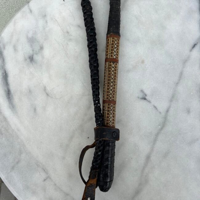 Bizunas-rimbas-su20durklu-rankenoje-odinis-medinis202.jpg Bizunas-rimbas-su20durklu-rankenoje-odinis-medinis202.jpg