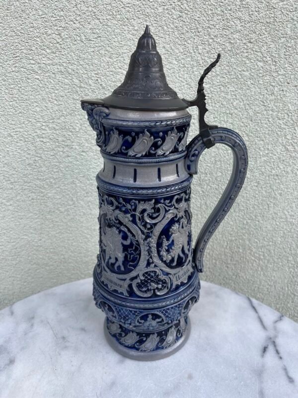 Bokalas alaus Stein, vokiškas, antikvarinis. Metų laikai. Akmens masės keramika. Aukštis 40 cm. Talpa 2,5 l. Kaina 93