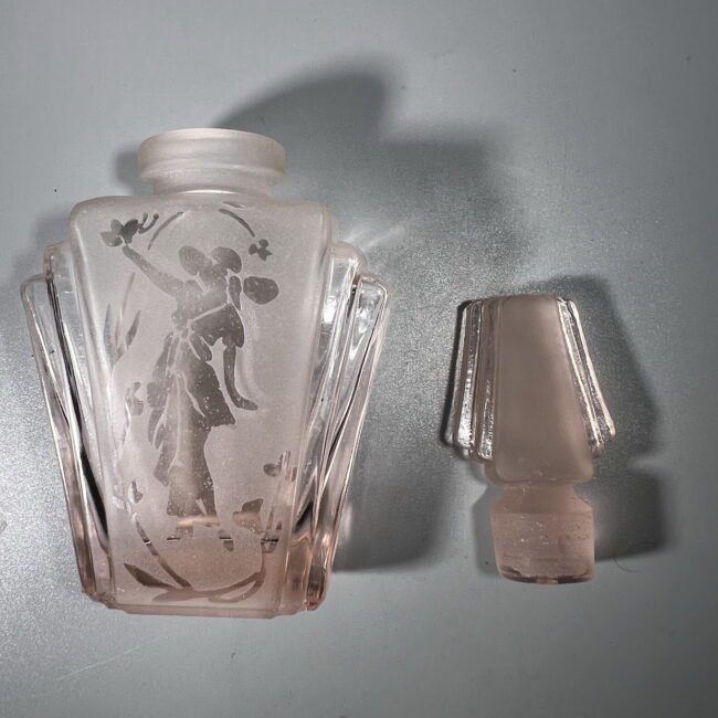 Buteliukas-kvepalams-art-deco-stiliaus-rozinis205.jpg Buteliukas-kvepalams-art-deco-stiliaus-rozinis205.jpg