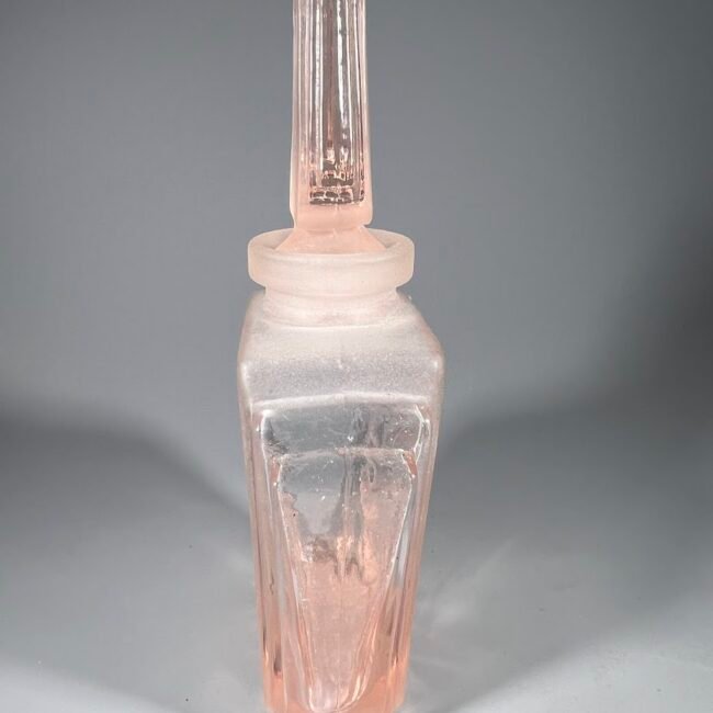 Buteliukas-kvepalams-art-deco-stiliaus-rozinis206.jpg Buteliukas-kvepalams-art-deco-stiliaus-rozinis206.jpg