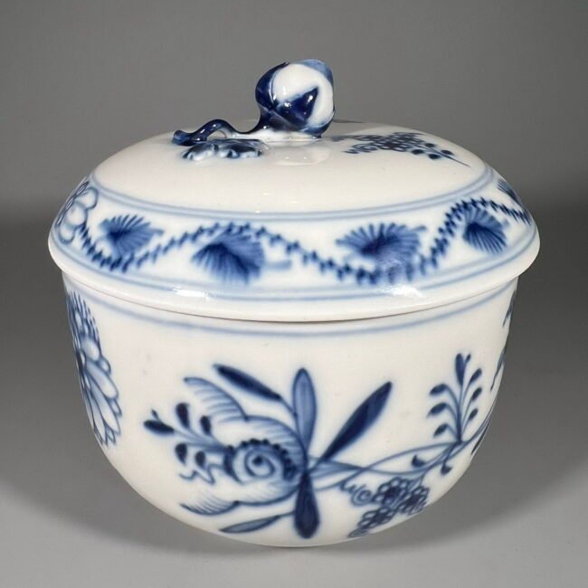 Cukrine-porcelianine-svoguno-rasto-Zwiebelmuster201.jpg Cukrine-porcelianine-svoguno-rasto-Zwiebelmuster201.jpg