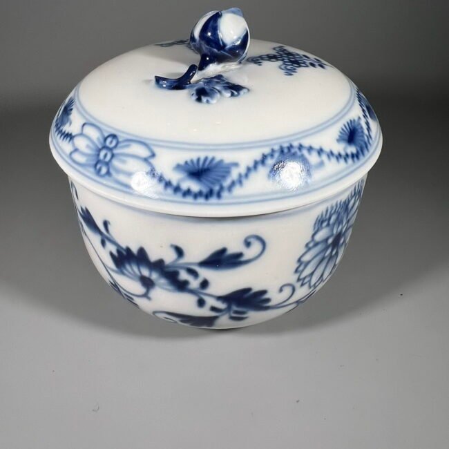 Cukrine-porcelianine-svoguno-rasto-Zwiebelmuster203.jpg Cukrine-porcelianine-svoguno-rasto-Zwiebelmuster203.jpg