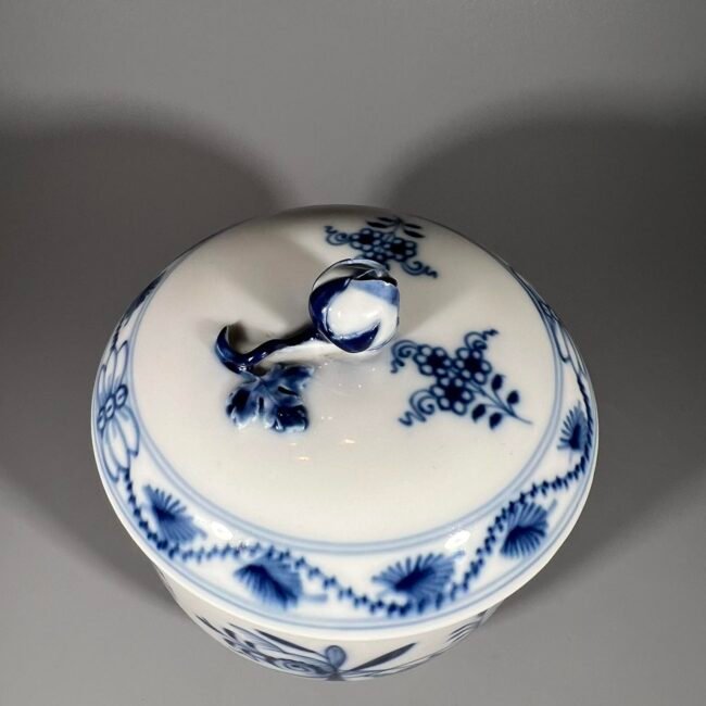 Cukrine-porcelianine-svoguno-rasto-Zwiebelmuster205.jpg Cukrine-porcelianine-svoguno-rasto-Zwiebelmuster205.jpg