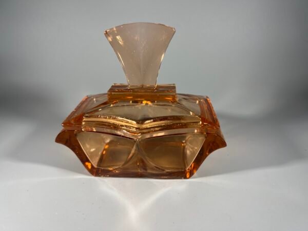 Dėžutė antikvarinė, Art Deco stiliaus, presuoto, rausvo stiklo. Kaina 36