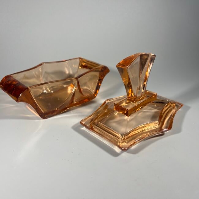 Dezute-art-deco-presuoto-rausvo20stiklo203.jpg Dezute-art-deco-presuoto-rausvo20stiklo203.jpg