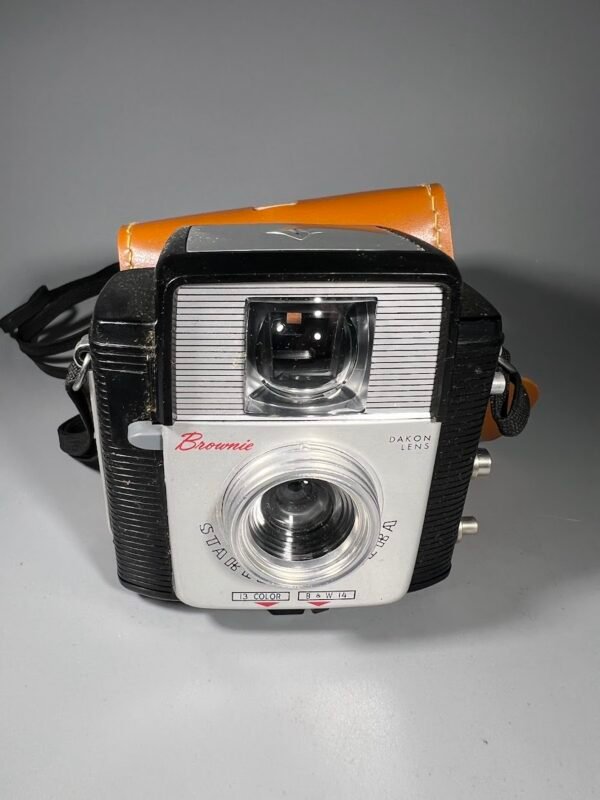 Fotoaparatas Kodak Brownie Starlet, vintažinis, su dėklu. JAV, Prancūzija. 1957-1962 m. Kaina 36