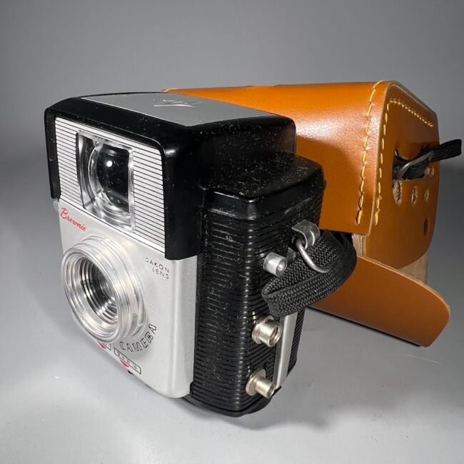 Fotoaparatas-Kodak-Brownie-Starlet203.jpg
