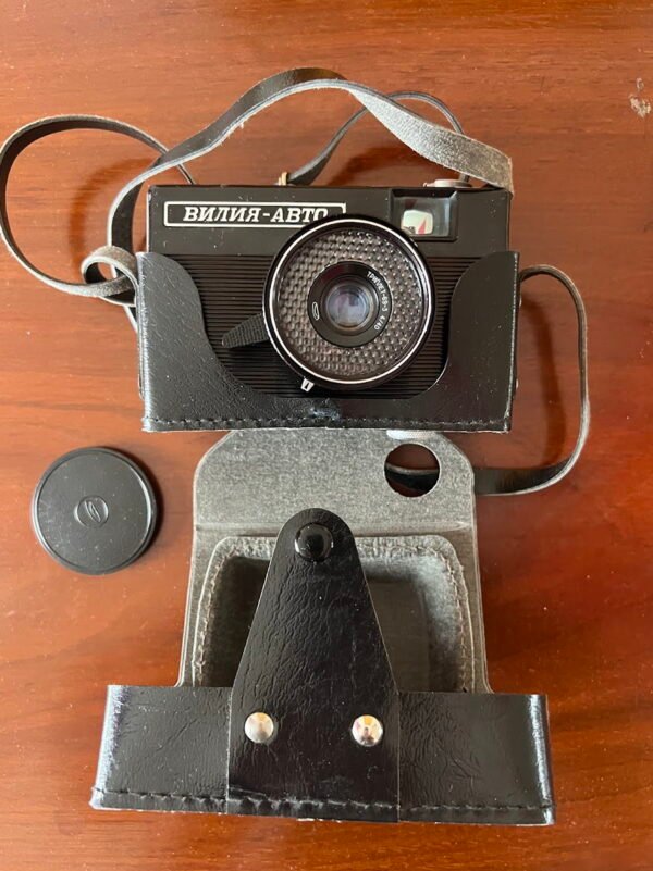 Fotoaparatas Vilija-Auto (rus. Вилия-авто), sovietinis, 35 mm juostinis. Gamykla BelOMO Minske. 1973-1985 m. Kaina 28