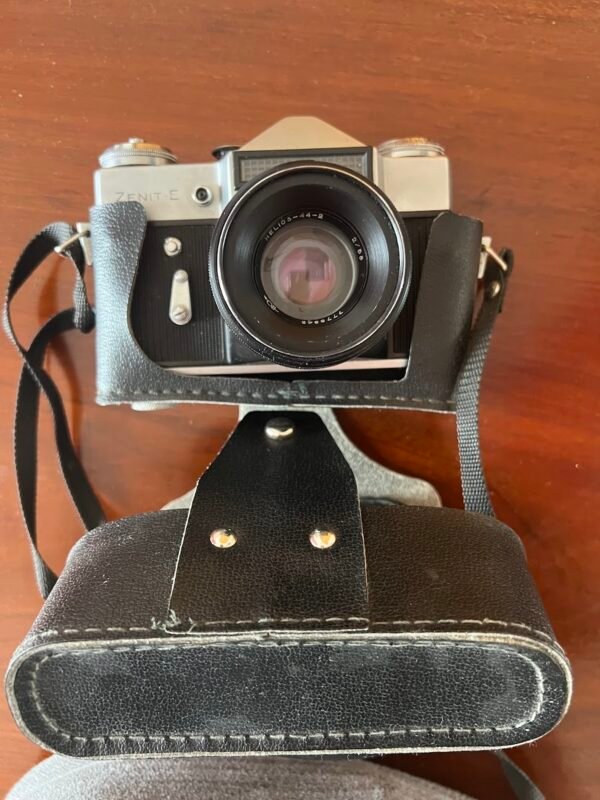 Fotoaparatas Zenit-E, su klasikiniu Helios-44-2 58mm f/2 objektyvu, turinčiu M42 sriegį, sovietinis, tarybinių laikų. 1965-1986 m. Kaina 53