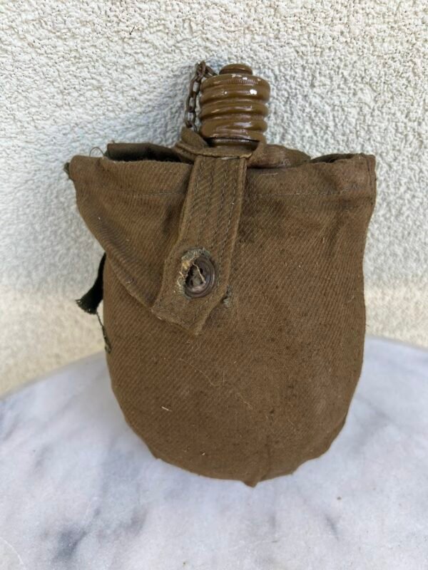 Gertuvė su brezentiniu dėklu kariška, sovietinė, tarybinių laikų. Nenaudota. Viena 1985 m. ir keturios 1989 m. Kaina po 32