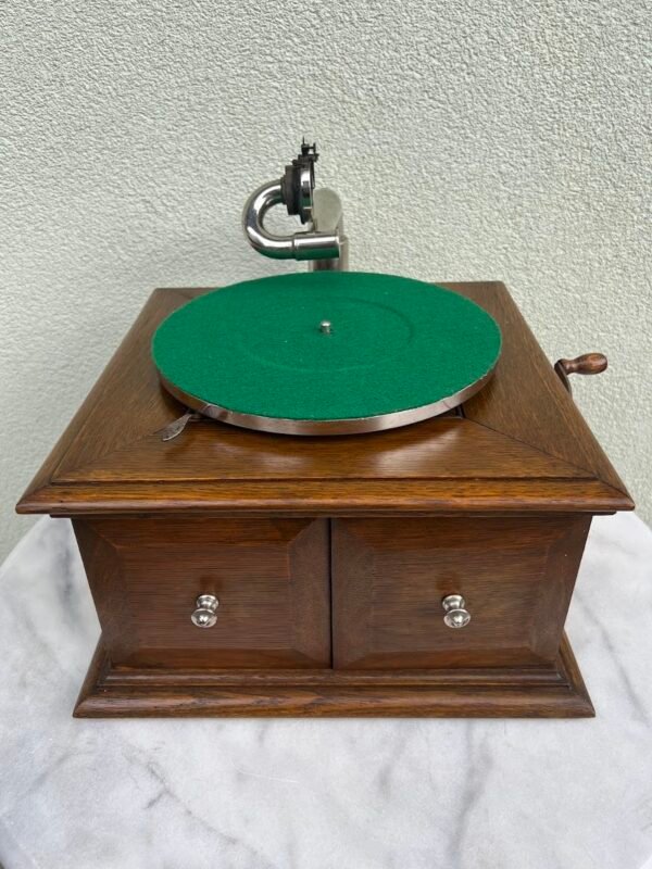 Gramofonas, patefonas antikvarinis Victrola, ženklas His Master's Voice. Veikiantis. Kaina 312