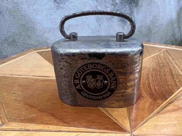 Taupyklė, banko dėžutė monetoms, antikvarinė. Kaina 53