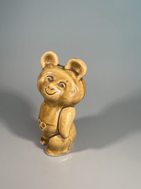 Statulėlė porcelianinė Olimpinis meškiukas Miša. Kaina 33