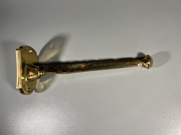 Kabykla nulenkiama/atlenkiama, žalvarinė. Kaina 28