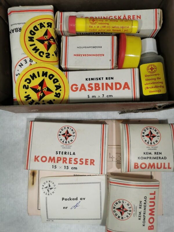 Vaistinėlė automobilio. 1960 m. Švedija. Nenaudota. Kaina 38