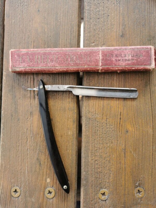 Antikvarinis skustuvas Erik Anton Berg, Eskilstuna, Sweden. Kaina 22