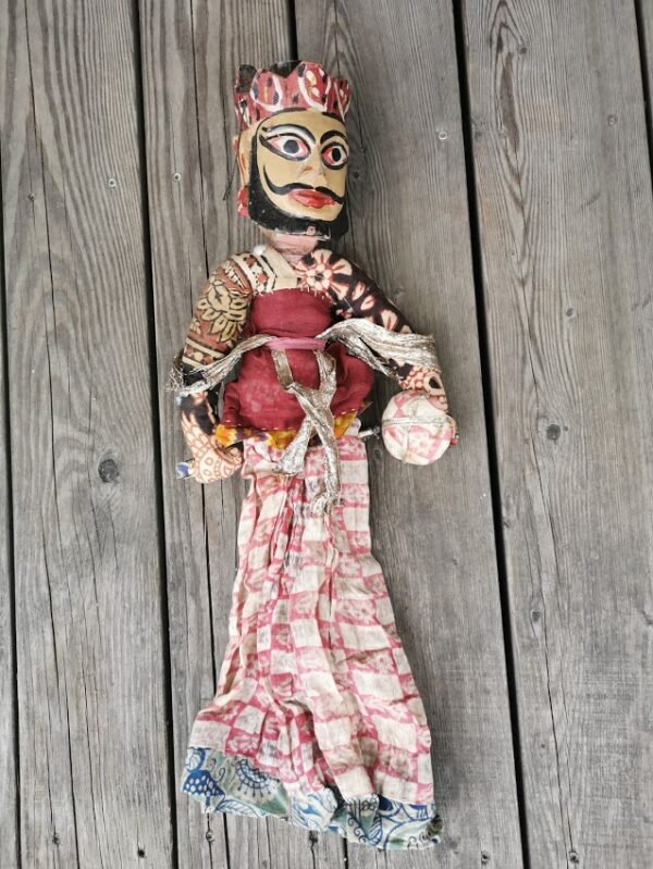 Lėlė vaidinimams medine, tapyta galva. Vyras-moteris. Kaina 38