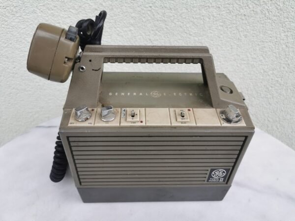 Radio stotelė vinražinė. General Electric. Made in U.S.A. Kaina 53