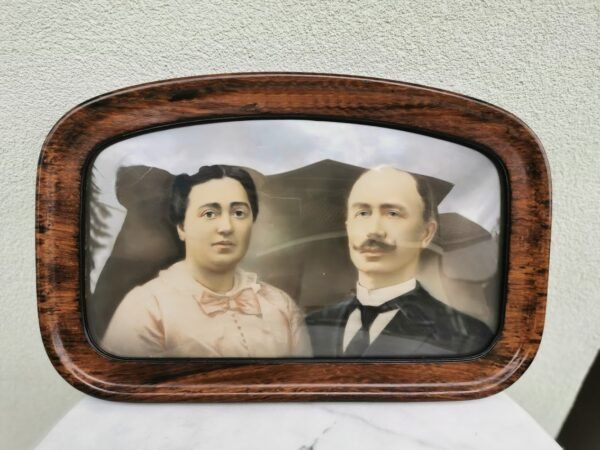 Rėmelis, rėmas medinis išgaubu stiklu, antikvarinis. Kaina 128