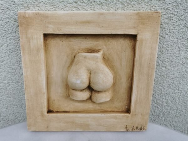 Bareljefas gipsinis Užpakalis. Nicole Vider. Kaina 38