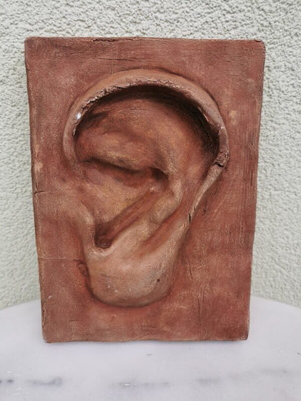 Bareljefas keraminis Ausis. Nicole Vider. Kaina 48.