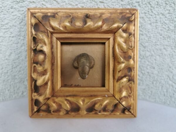 Bareljefas gipsinis, Varpa mediniame rėmelyje. Nicole Vider. Kaina 28