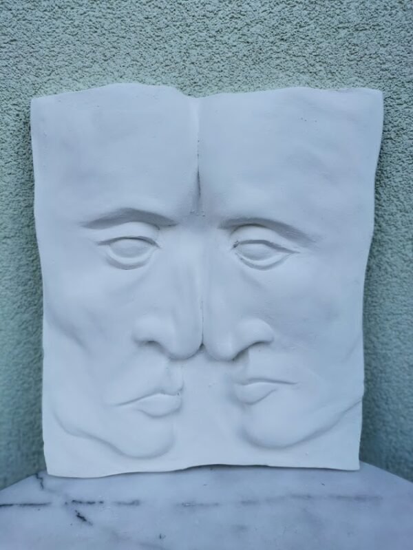 Bareljefas gipsinis Du veidai. Nicole Vider. Kaina 63